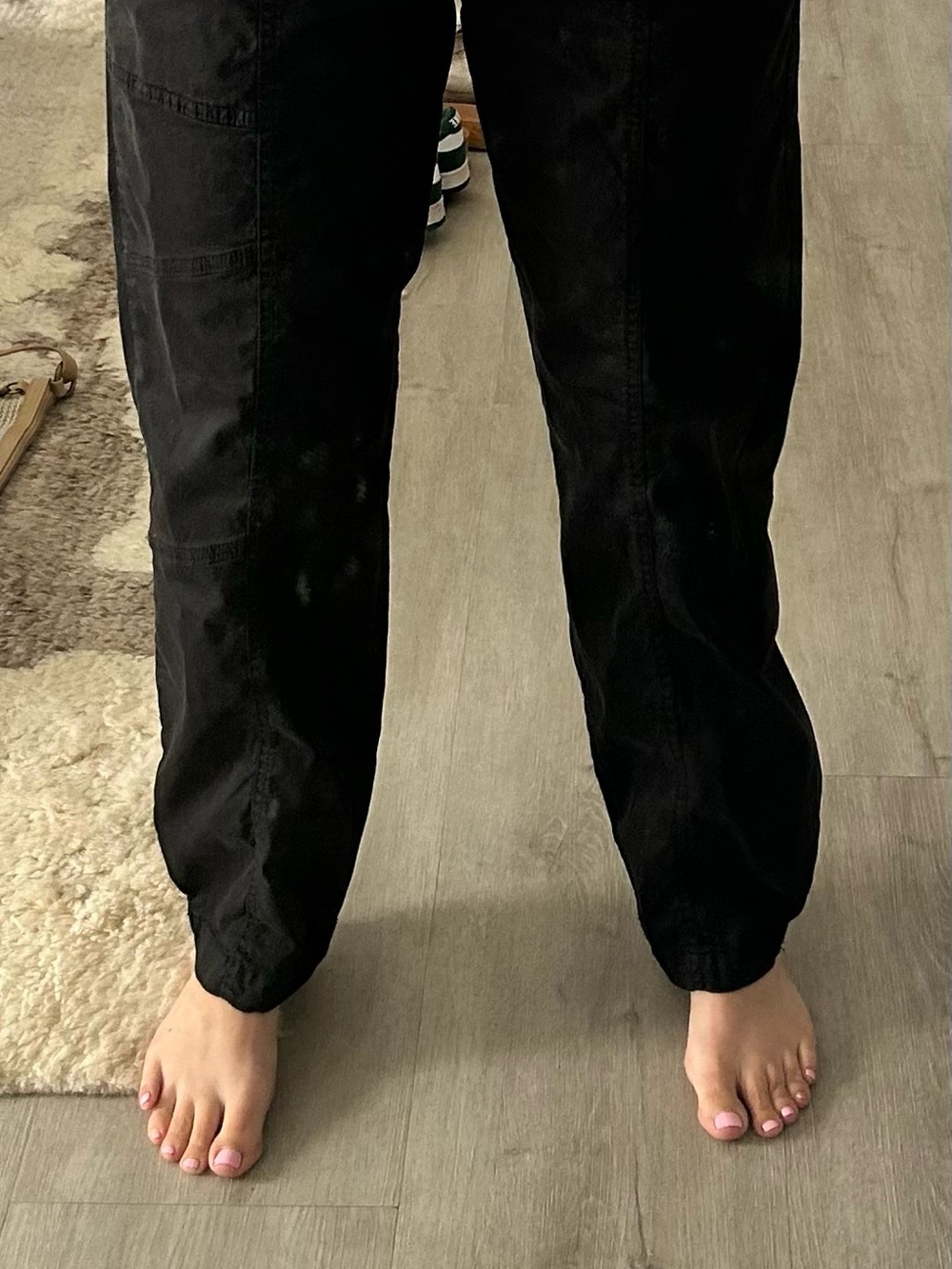 Sanctuary Black Women’s lightweight pants.